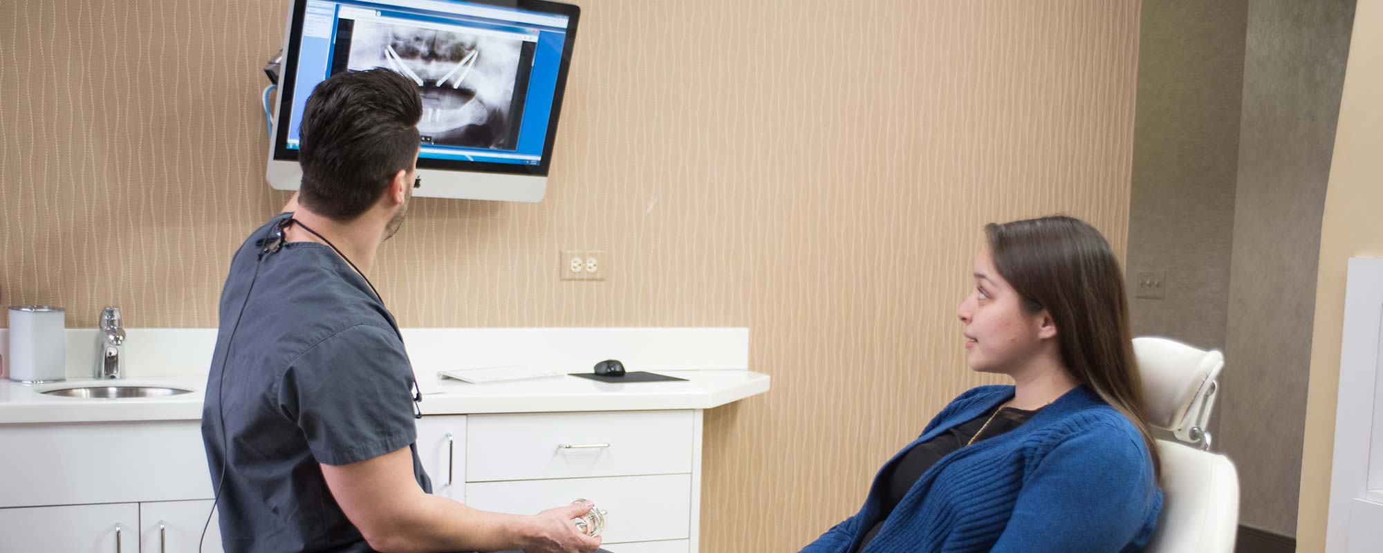 Park Dental Specialists offers complete oral and maxillofacial services at our Lincoln Park and Orland Park dental clinics.